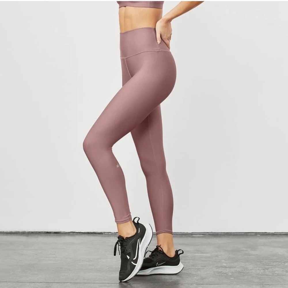 ALO Airlift 7/8 leggings.